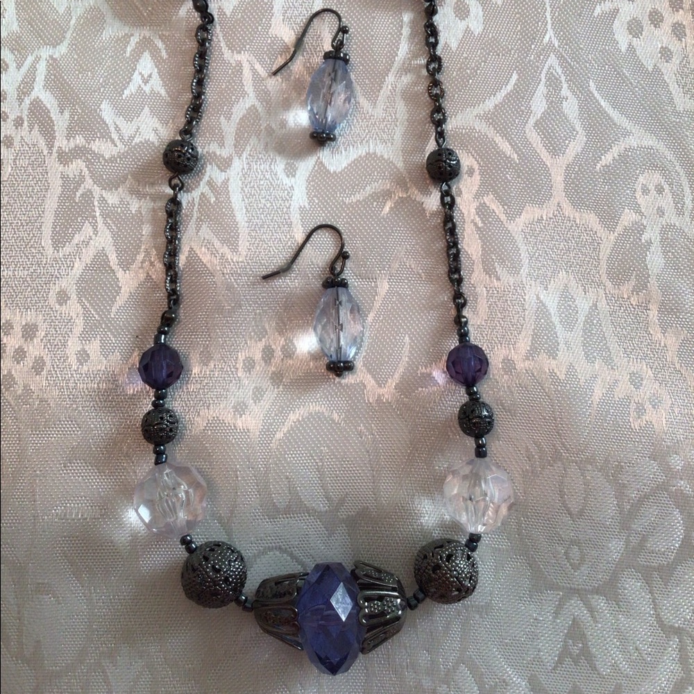 Avon Vintage Silver Tone & Blue Beaded Necklace & Pierced Earrings